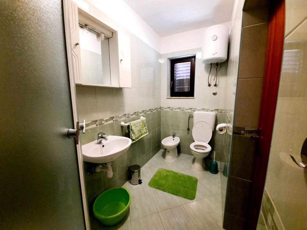 Lovely 3-Bedroom Apartment With Breathtaking View Dugi Rat Exteriör bild