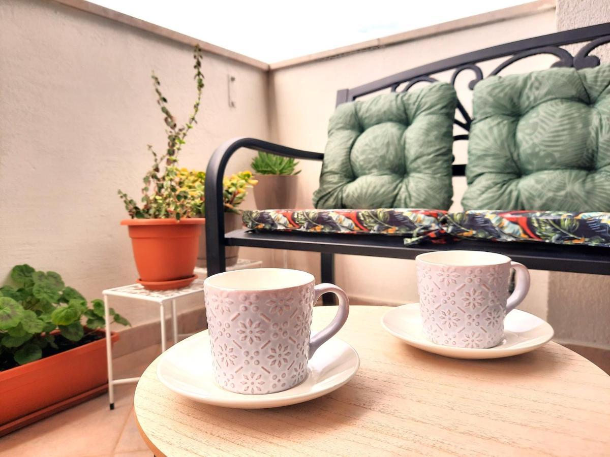 Lovely 3-Bedroom Apartment With Breathtaking View Dugi Rat Exteriör bild