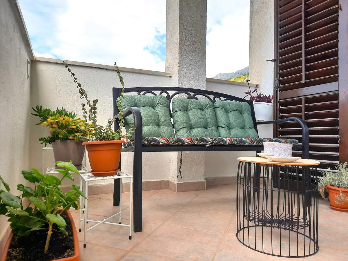 Lovely 3-Bedroom Apartment With Breathtaking View Dugi Rat Exteriör bild